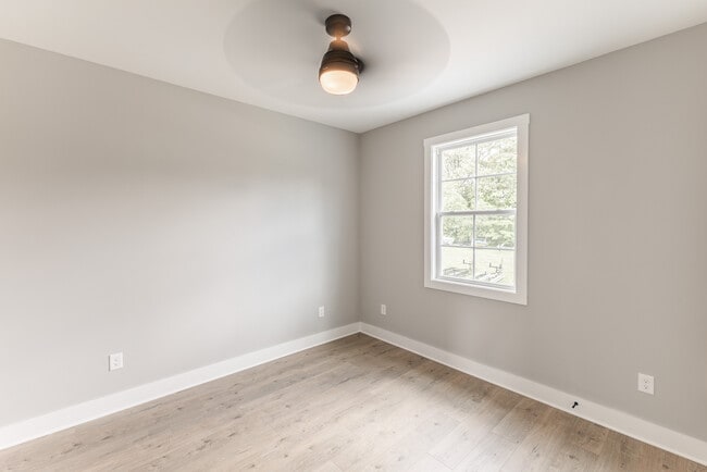 Building Photo - 592 River Watch Way