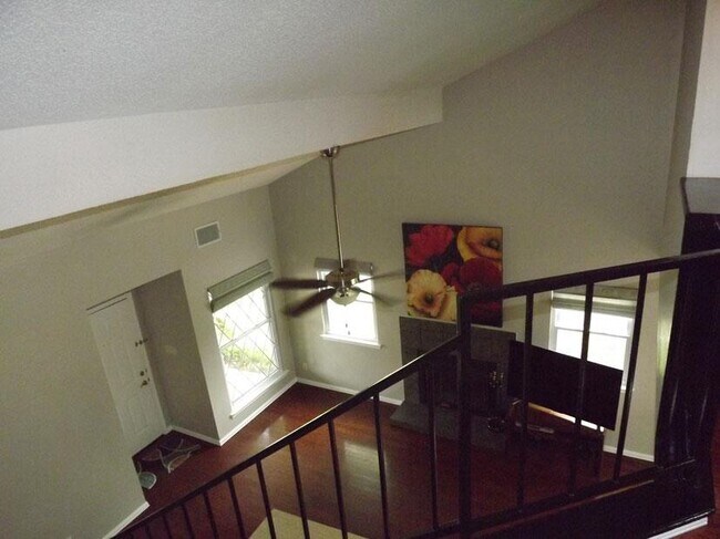 Building Photo - 804 Sunny Ln