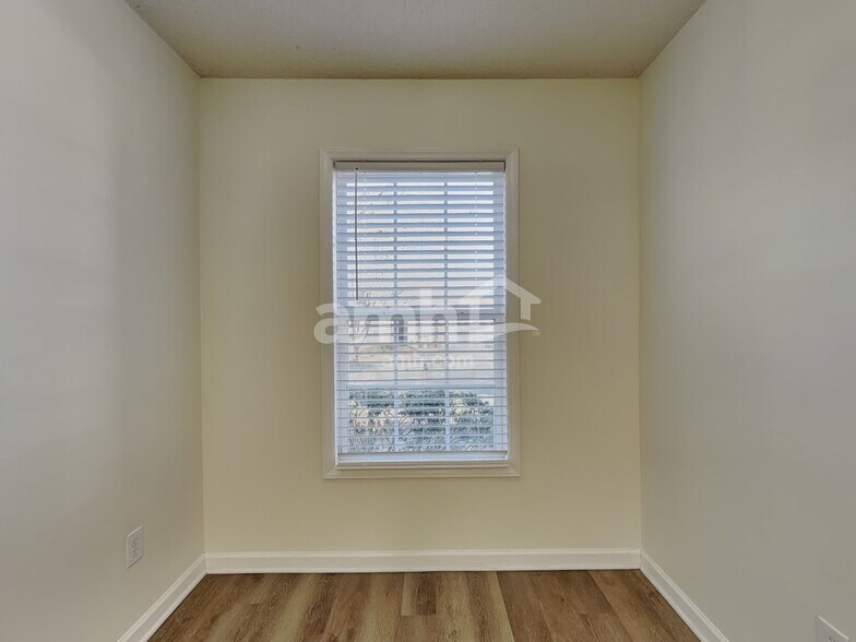 Building Photo - 105 Exeter Ct