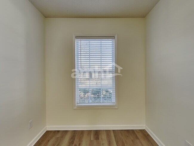 Building Photo - 105 Exeter Ct