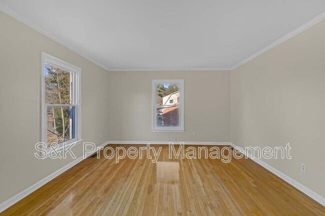 Building Photo - 350 Hughes Dr