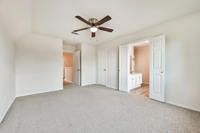 Building Photo - 106 Mango St