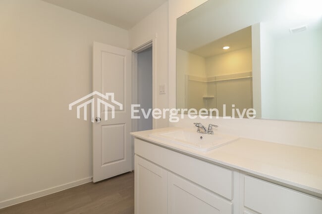 Building Photo - 200 Sycamore Pl