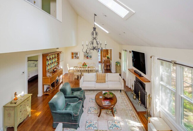 Building Photo - 49 Wooded Oak Ln