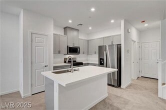 Building Photo - 1175 Heliodor Ave