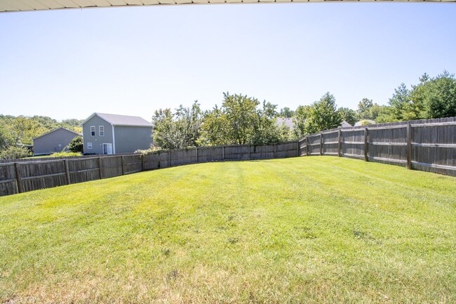 Building Photo - 3 Bed and 2 Bath Home