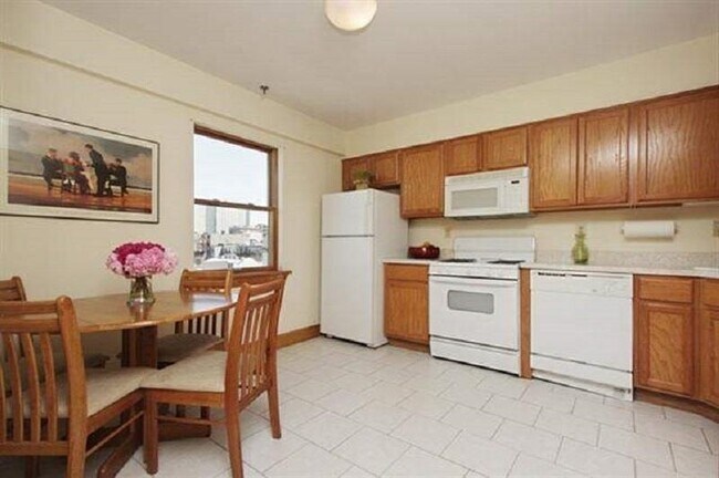 Building Photo - 84 Bloomfield St