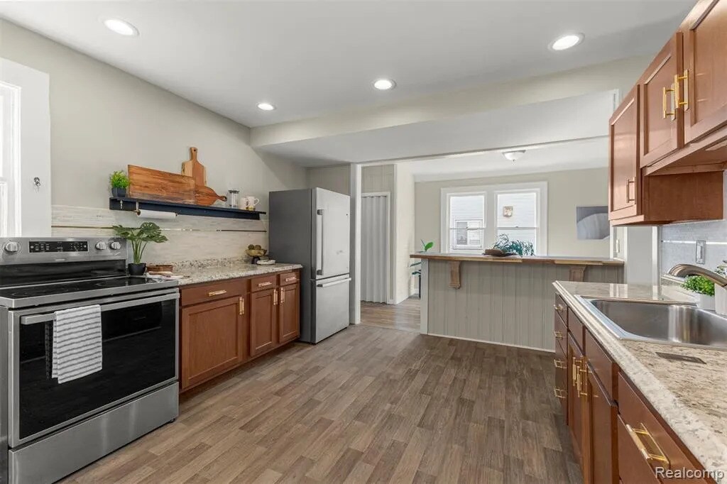 Building Photo - 3369 Pelham St