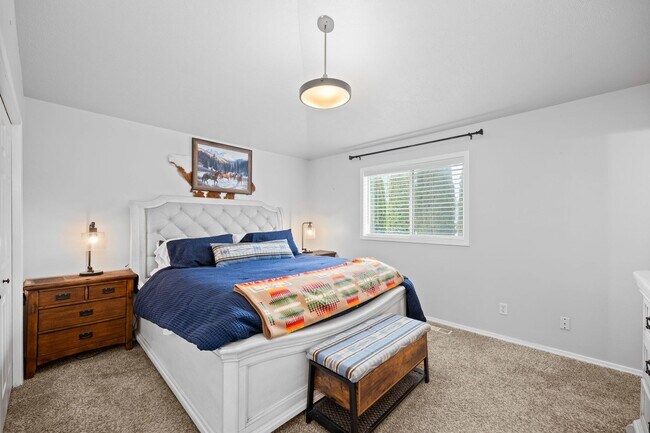 Building Photo - Gorgeous Liberty Lake 5 Bedroom Home!