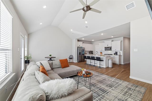 Building Photo - 2417 Mankato Dr