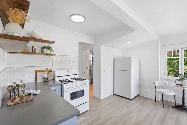 Building Photo - 3402 W Kiernan Ave