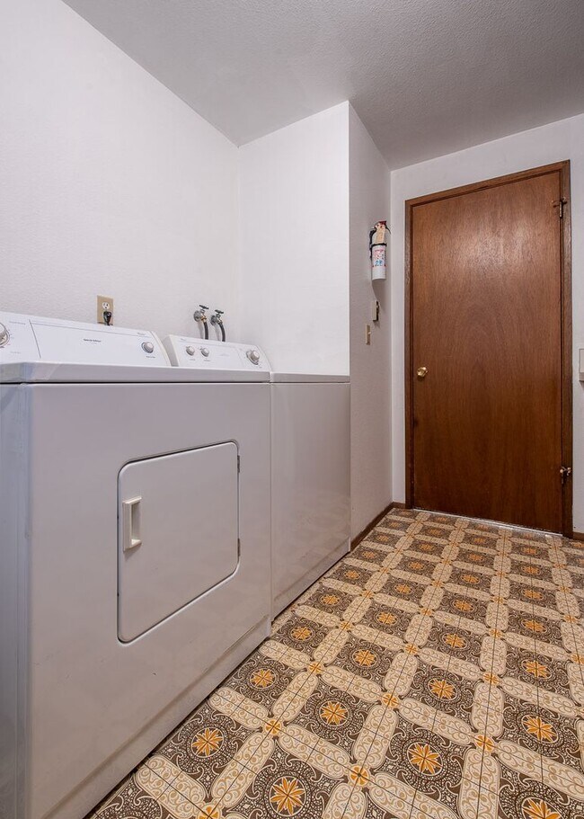 Building Photo - 1916 Rucker Ave