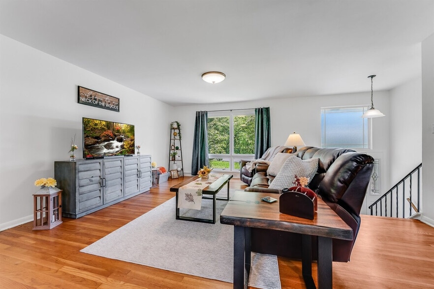 Primary Photo - 521 Woodhaven Dr