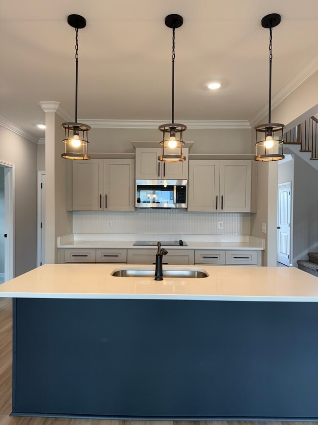 Building Photo - 1170 Gardenia Ln
