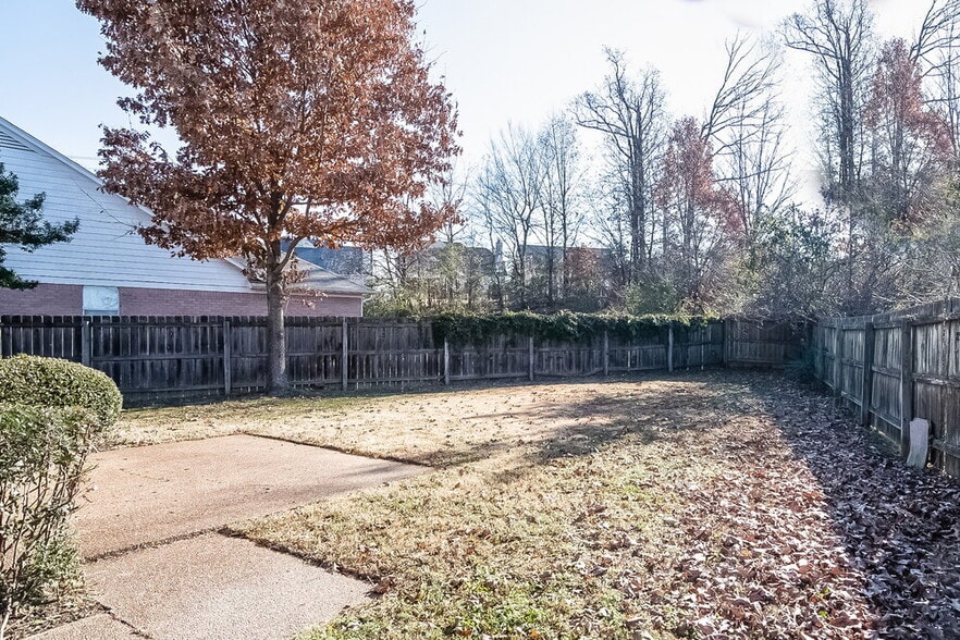 Building Photo - 2214 Lake Hill Ct