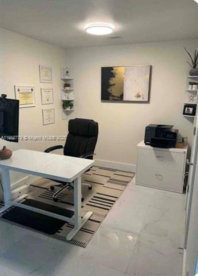 Building Photo - 501 NE 31st St