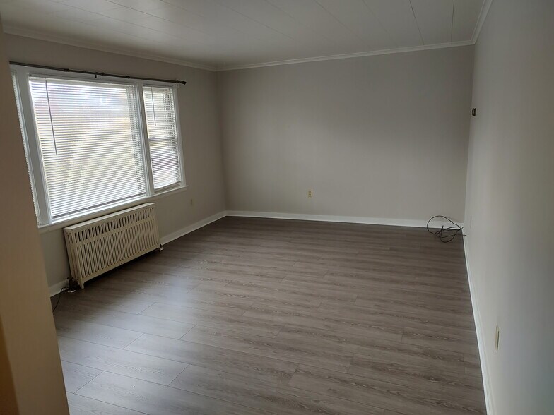 Living Room - 537 Sewickley St