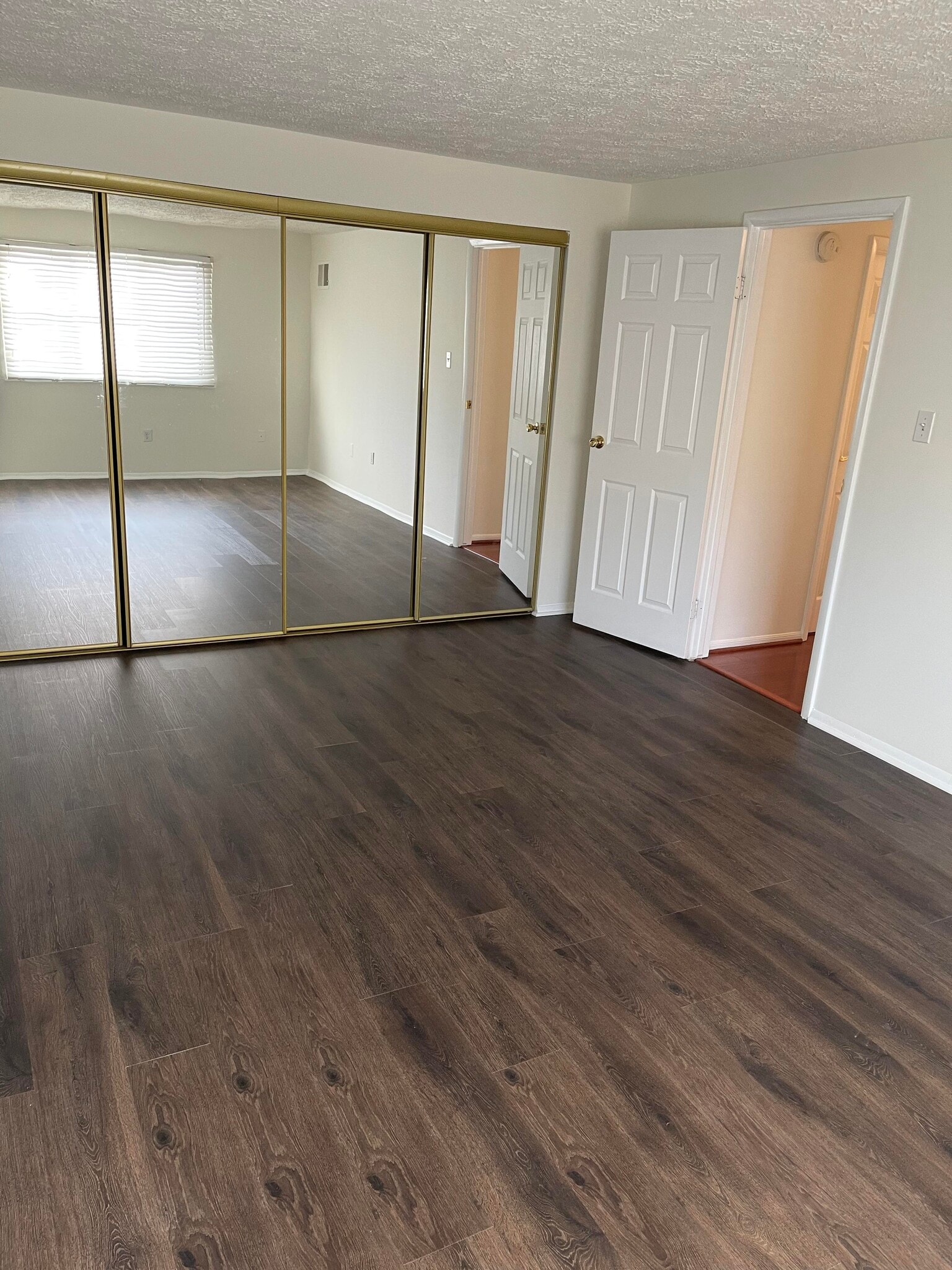 Building Photo - 993 Heather Ridge Dr