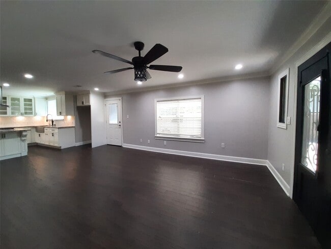Building Photo - 6115 Glen Lee Dr