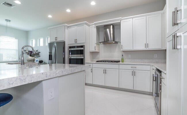 Building Photo - 15145 Cameo Ct