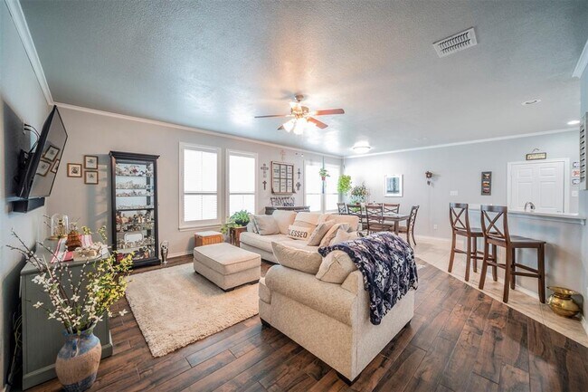 Building Photo - 11048 Kinston St