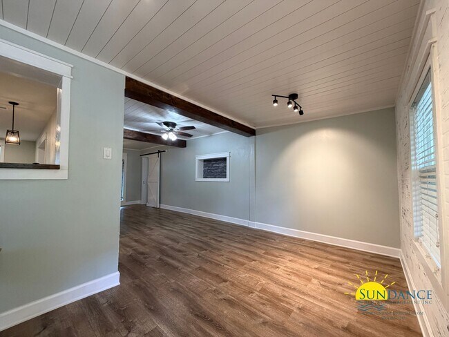 Building Photo - Stunning 3BR Home in PRIME Fort Walton Beach neighborhood!