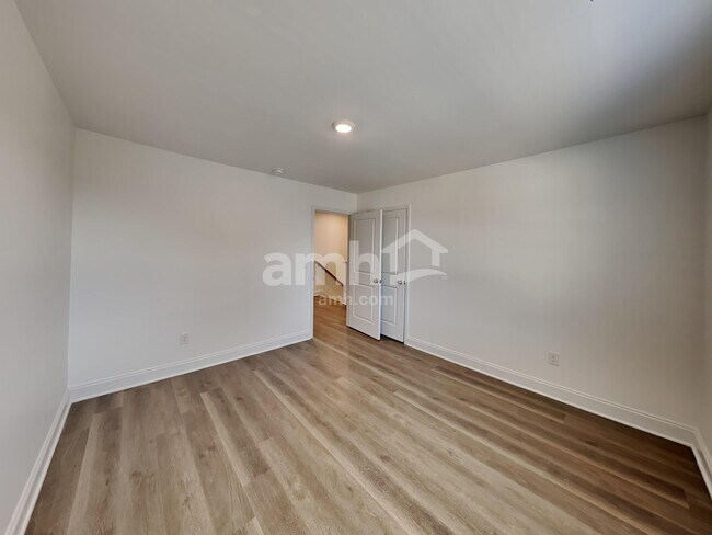 Building Photo - 201 Marin Dr