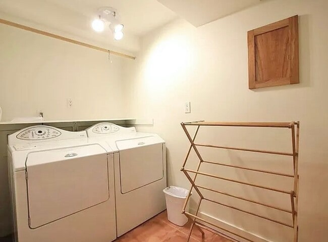 Building Photo - Traditional Home in Capitol Hill with Fenced Back Yard