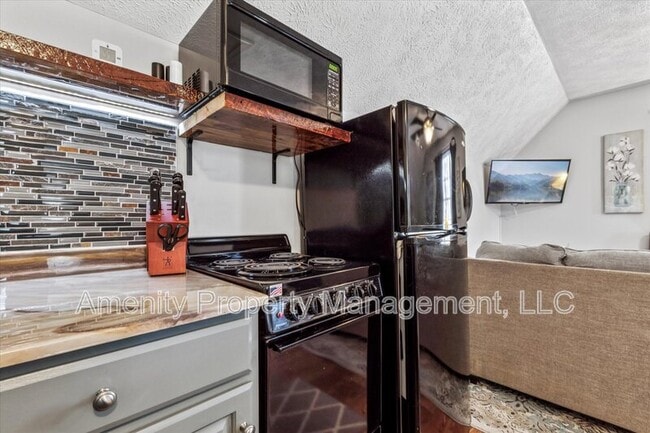 Building Photo - 100 Raymond Dr