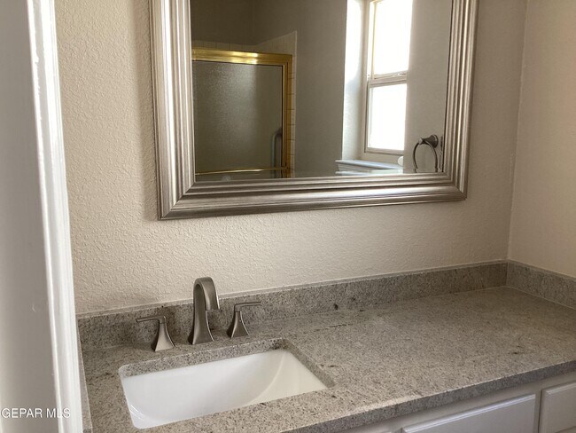 Building Photo - 106 Bernice Pl