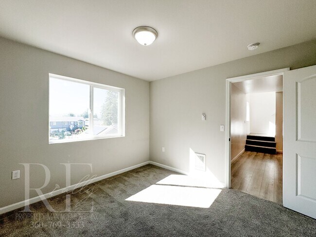 Building Photo - SUPERSIZED 5-Bd HOME