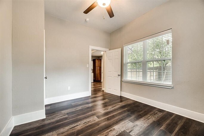 Building Photo - 202 Burton Dr