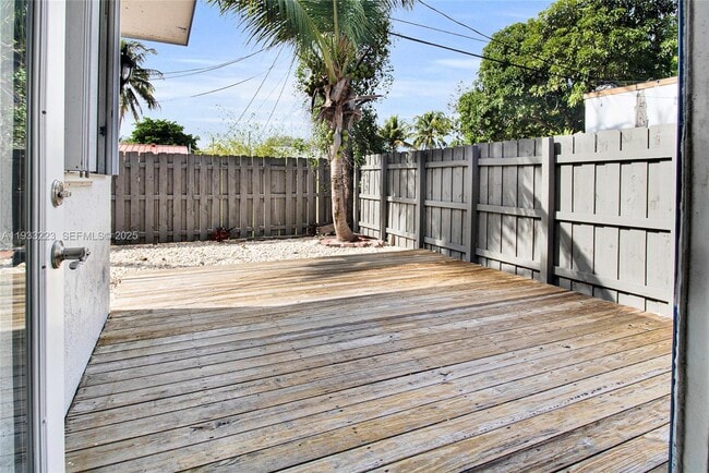 Building Photo - 1211 N Andrews Ave