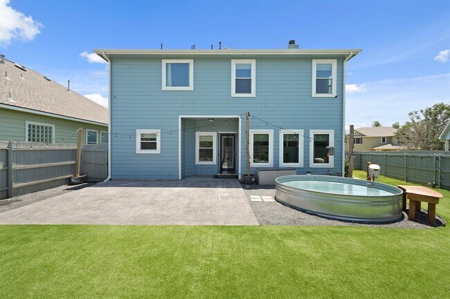 Building Photo - 1121 Boxwood Loop