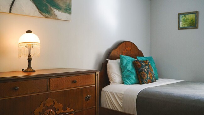 Building Photo - 14 Sanchez Ave