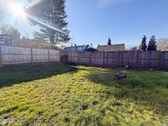 Building Photo - 1945 High St SE