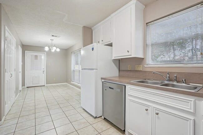 Building Photo - 100 Westpark Dr