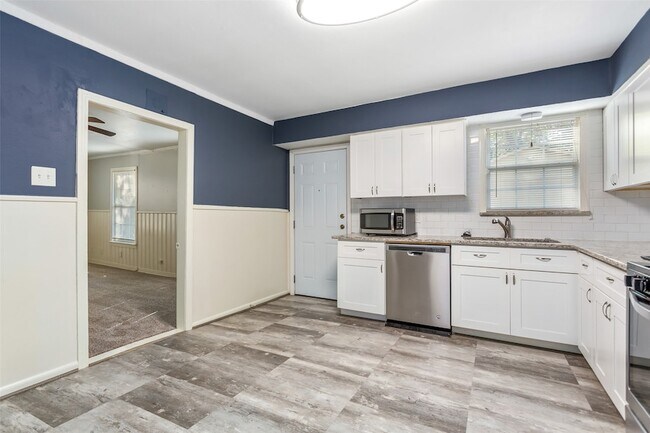 Building Photo - 7326 Casa Loma Ave