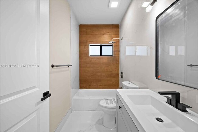 Building Photo - 630 NE 166th St