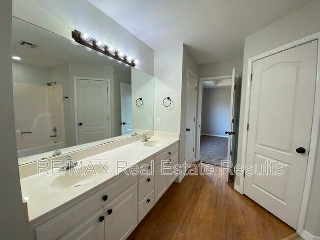 Building Photo - 1601 S 24th Pl