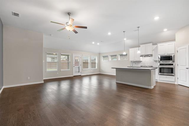 Building Photo - 453 LeTara Vista Dr