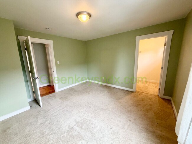 Building Photo - 4320 SE Holgate Blvd