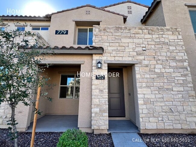 Building Photo - 779 E Doral Ave