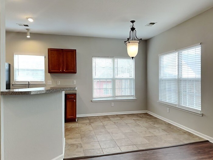 Building Photo - 285 Jerome Ct