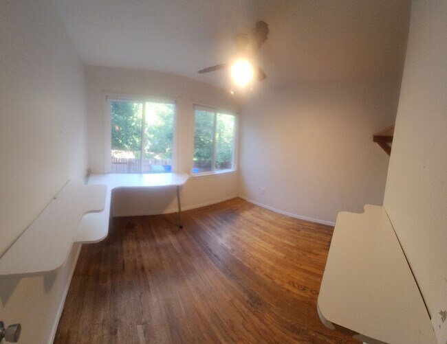 Building Photo - 1690 Phillips Ln