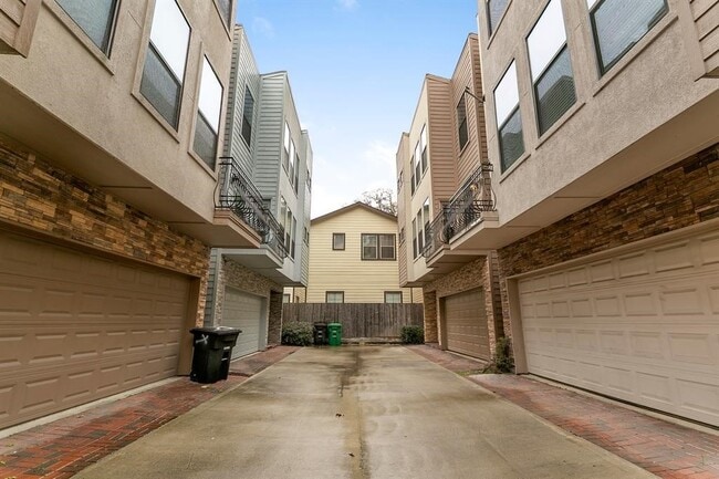 Building Photo - 1841 Radcliffe St