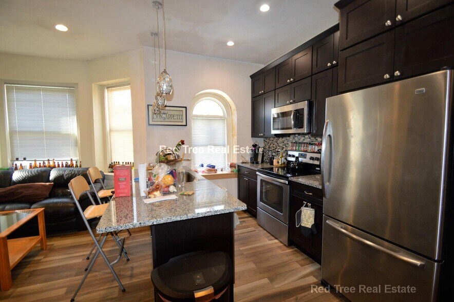 Building Photo - 25 Chester St