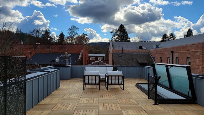 Building Photo - Station House Suite B is a stunning 2 bedr...