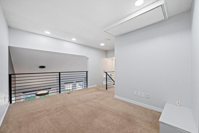 Building Photo - Bright & Spacious 2BR/2BA Townhome with Loft, Fireplace & Private Garage