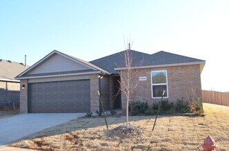 Building Photo - Newer Home For Lease in Sara Park-   5 Bedroom 2 Bathroom Home